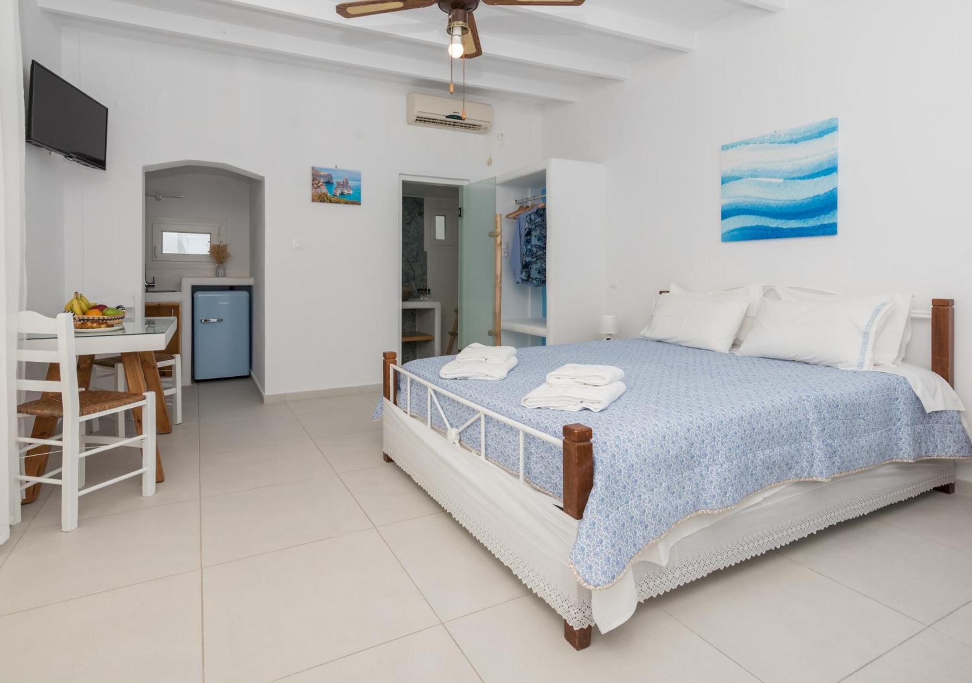 Sarantis Suites & Apartments Provatas Exterior photo